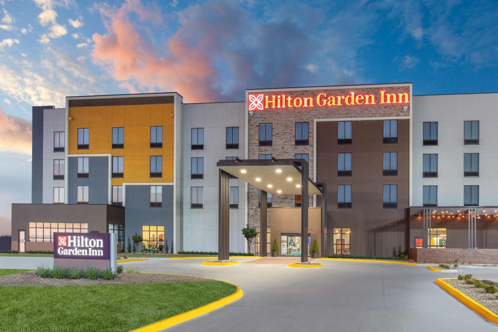 Hilton Garden Inn Hays, Ks Ngoại thất bức ảnh